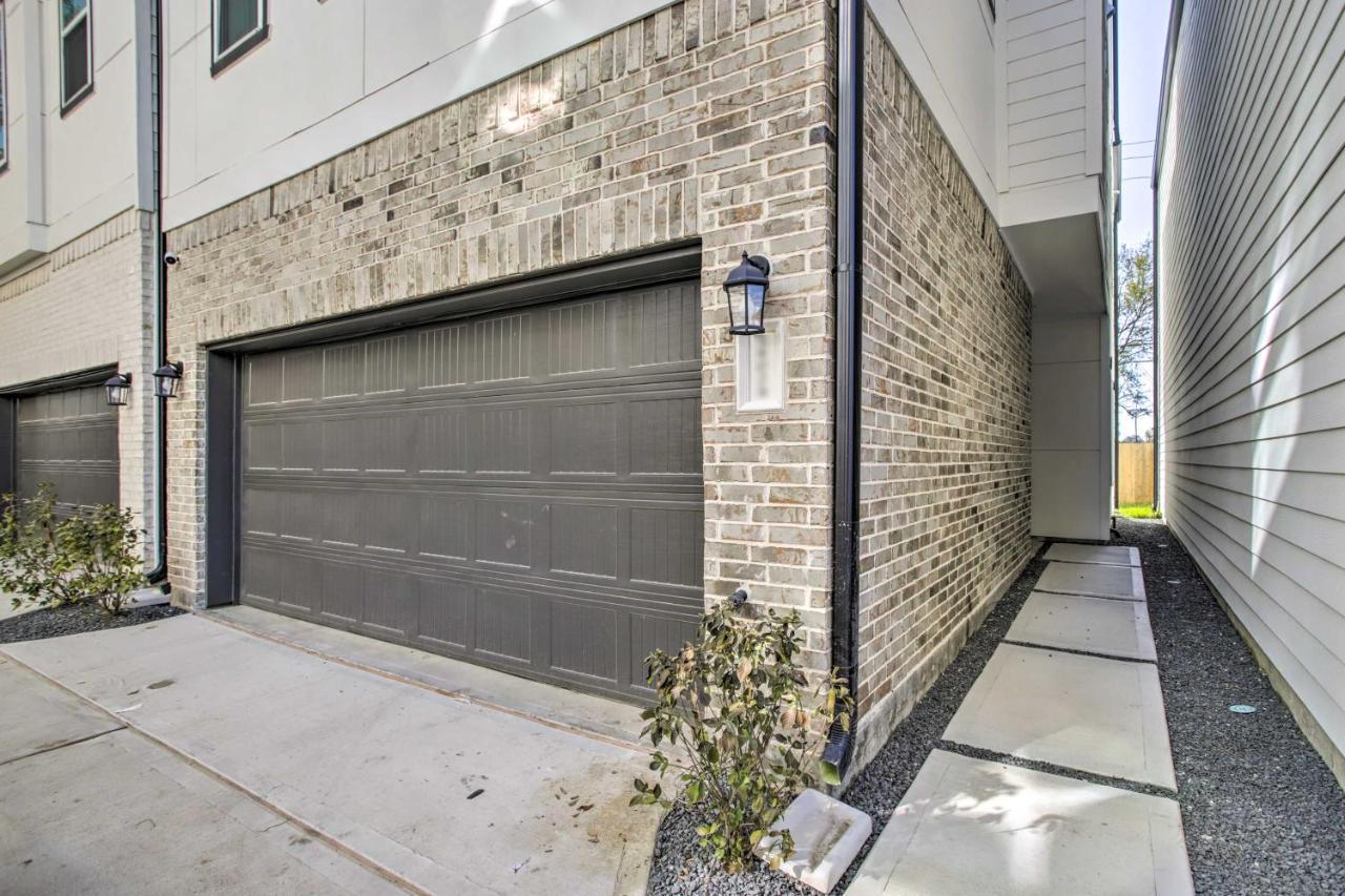 Luxe Houston Townhome With Balcony! Exterior photo