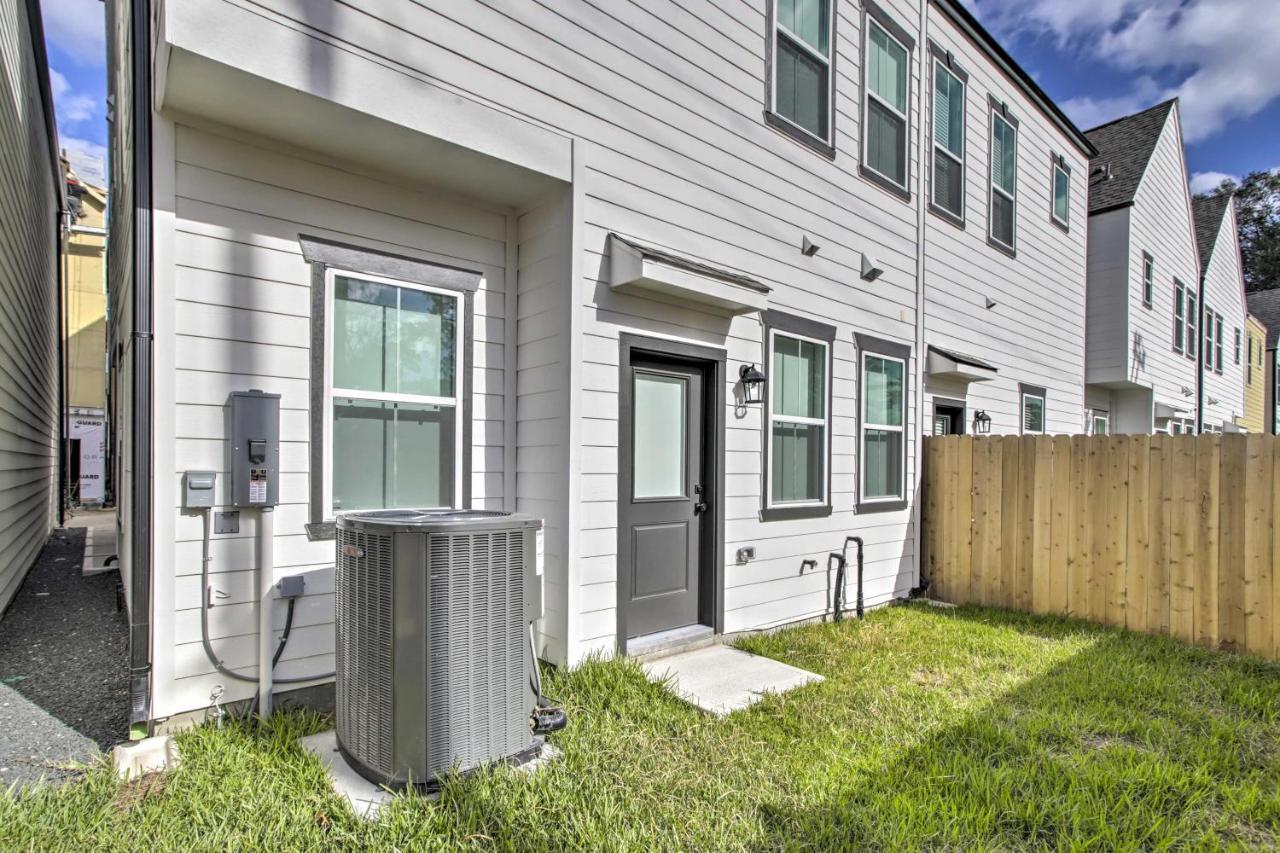 Luxe Houston Townhome With Balcony! Exterior photo